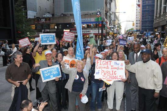 A large UFT group rallies.