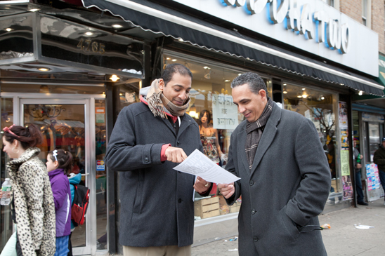 "Children Above Politics” Day of Action IS 52 - Manhattan - 4807 Manny Velasquez and Ricardo Viloria of IS 52 in Manhattan leaflet. (Pat Arnow)