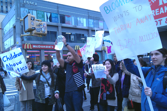 Twelve teachers from Lower East Side Prep, a transfer school, joined forces with members from nearby PS 20 to picket and hand out leaflets on the Lower East Side after school on Jan. 14.