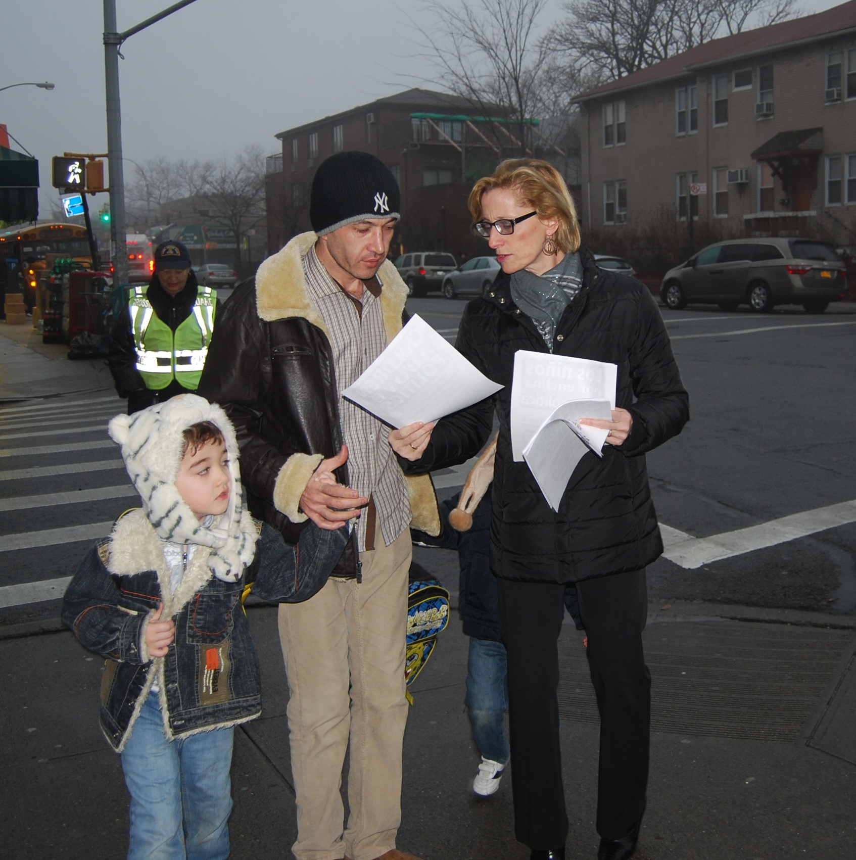 “Children Above Politics” Day of Action PS/IS 192 Brooklyn - 3 A PS/IS 192, Brooklyn, educator lets a parent know where the UFT stands on teacher evaluations.