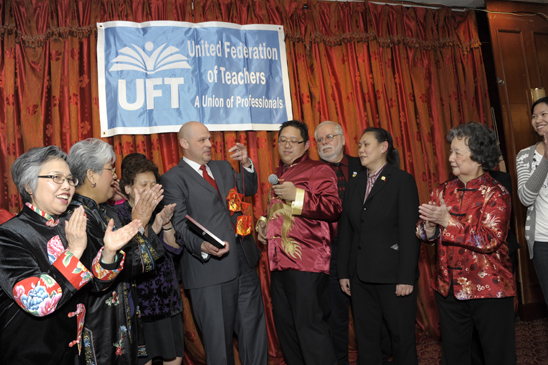 UFT President Michael Mulgrew is honored by the union’s Asian American Heritage Committee, which hosted the banquet. Award presenters were co-chairs Marian Thom (far right) and John Lo (fourth from right). (Dave Sanders)