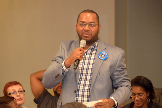 Emmanuel Reed of P 371, Brooklyn, asks about the status of contract talks. Emmanuel Reed of P 371, Brooklyn, asks about the status of contract talks. (Miller Photography)