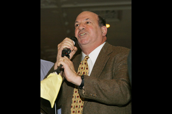 UFT Secretary Michael Mendel blasts the PEP, the DOE and the mayor in his fiery remarks. “How do you people live with yourselves?” he asked the members of the Panel. “You have raised education to a new political game. You are dishonest people and should be removed from office.” (Miller Photography)