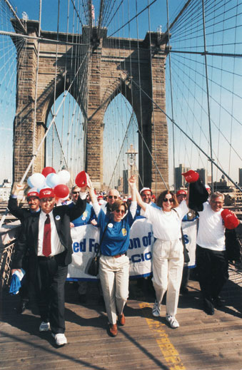 Randi Weingarten leads marchers across Brooklyn Bridge for a May 12, 1999 rally