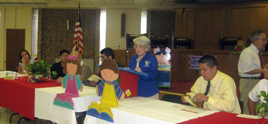 Retiree Josie Levine (standing) has been involved with AFT organizing campaigns 