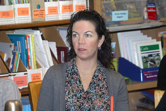 School Librarian Donna Berry invites Mulgrew to the school’ s new library, financed by the Robin Hood Foundation.