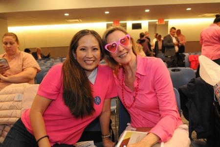 Chapter Leaders Annawa  Naing of PS/IS 78 (left) and Anne Wine of  PS 150, both in Queens, are in the pink at  the Delegate Assembly on Oct. 12.
