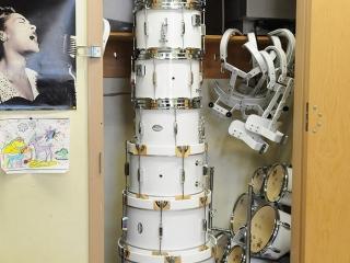 The instruments are stacked in a “drum cake” before practice.