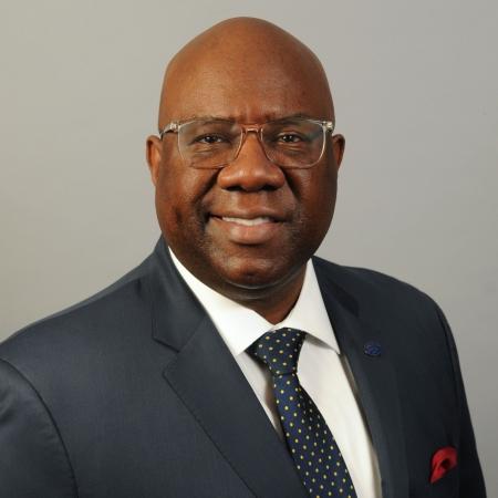 A portrait photo of UFT Secretary and Staff Director LeRoy Barr. 