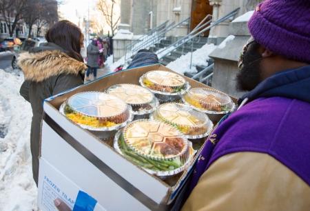 UFT Members distribute meals