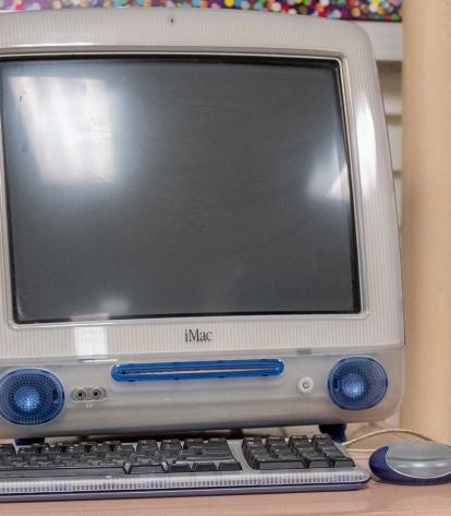 An old iMac lets students discover how computers were used in the “olden” days.