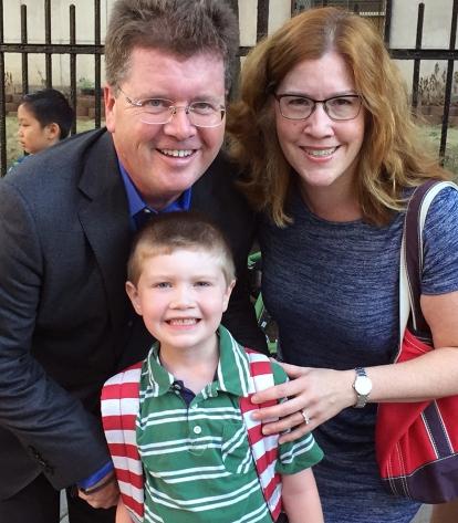 Stephen and Laurie McCarthy arrive at PS 8 in Brooklyn Heights with their 1st-gr