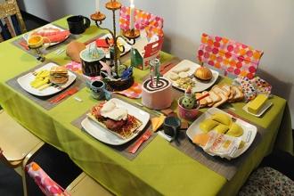 The festive table provides temptations for every palate.