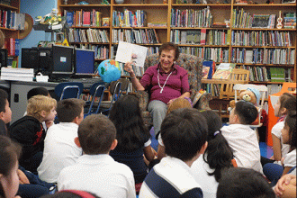 Library reading to students