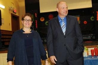 Diane Mendez, the chapter leader, introduces Mulgrew to the staff.