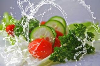 Green Salad with splashing water