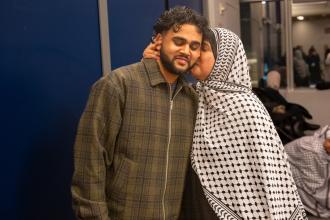 Teacher Shajrah Ruhee Kapadia of PS 37 in Queens kisses her son, who accompanied her to the UFT's annual Iftar celebration on Feb. 27, 2026. 