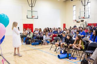 Goldie Hawn, CEO and founder of MindUp, a UFT partner that provides mindfulness curricula to participating schools and professional development to all UFT members, addresses the crowd.