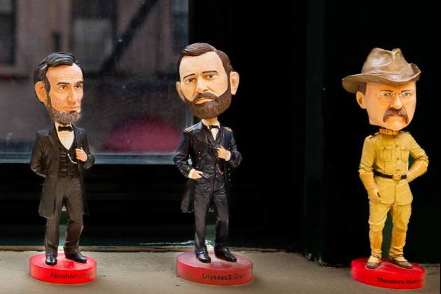 Bobblehead president dolls