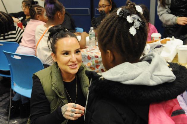A teacher assists a student at the 2024 UFT Middle School Division’s annual Thanksgiving Luncheon on Nov. 23, 2024 at UFT headquarters. 