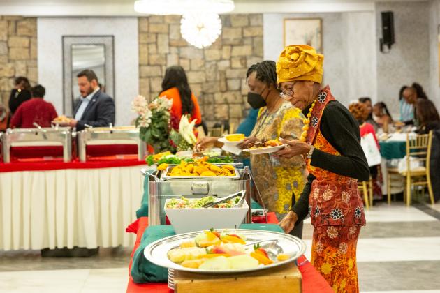 Members and their guests enjoy a bounty of dining selections at the UFT African Heritage Committee Awards Dinner.