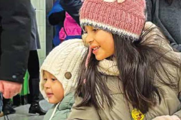 Kids choose books to read
