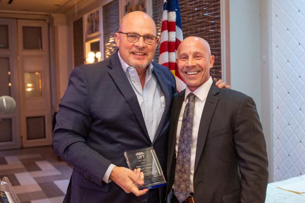 UFT President Michael Mulgrew (left) receives the committee’s Tikkun Olam Award from UFT Vice President for Middle Schools Richard Mantell at the 2024 UFT Jewish Heritage Committee Tikkun Olam Awards Dinner on Dec. 5, 2024. 