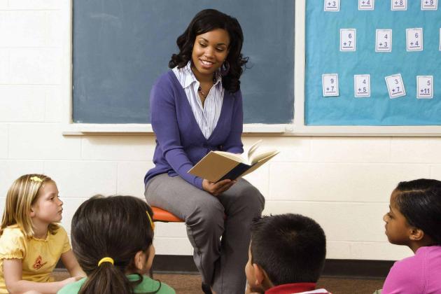 Teacher teaching students
