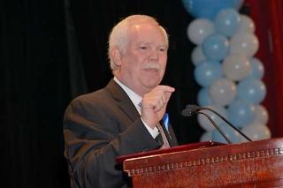 Jules Kolodny Award recipient David Hickey accepts his award.