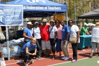 Anthony Harmon (red shirt), the UFT’s director of parent and community outreach,