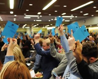 Delegates vote unanimously to support striking Los Angeles teachers.