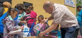 UFT President Michael Mulgrew helps children make their selections.