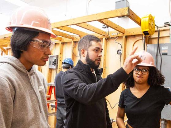 Queens teacher keeps his students wired