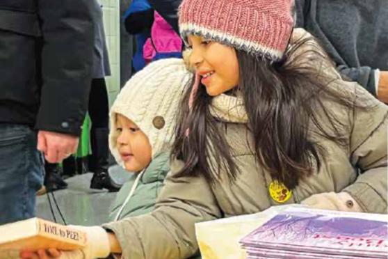 Kids choose books to read