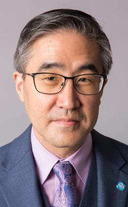 A portrait photo of Seung Lee 